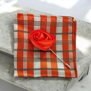 MEN'S LARR BRIO SOLID PLAID PERSIMMON POCKET SQUARE WITH HANDMADE STICK PIN.